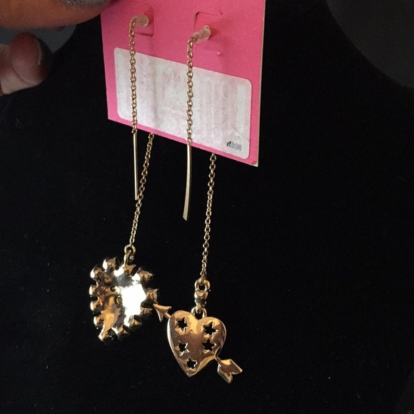 NEW Betsy Johnson Earrings - Picture 3 of 3